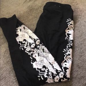 Size small SO leggings with floral print